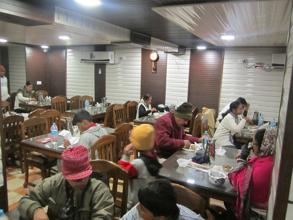 Hotel Akbar Sonamarg Sonāmarg Exterior foto
